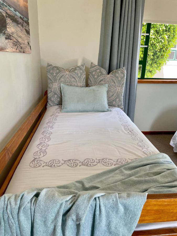 Sandra'S Guest House Langebaan Exterior photo
