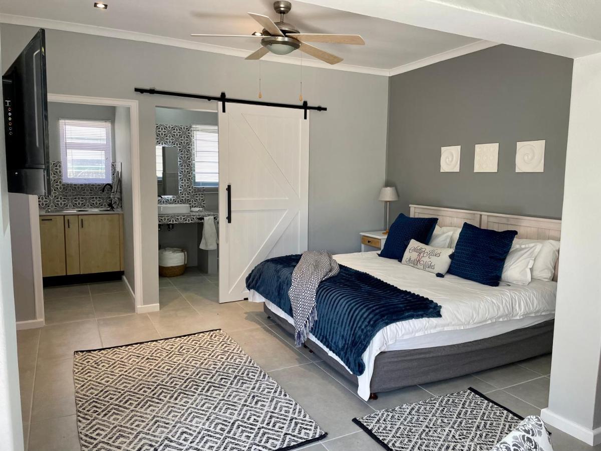 Sandra'S Guest House Langebaan Exterior photo